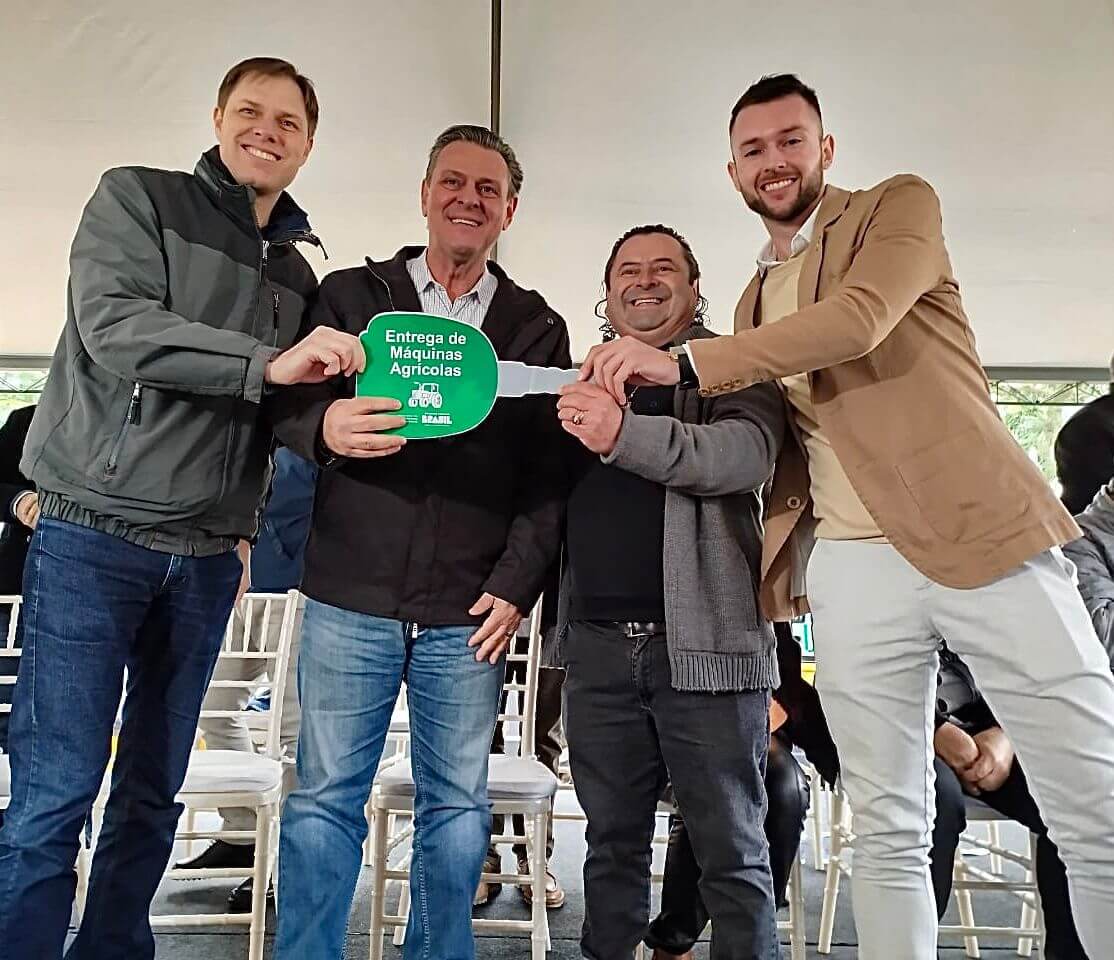 Capa Município de Dois Irmãos das Missões recebe Retroescavadeira destinada pelo Deputado Federal Lucas Redecker (PSDB)