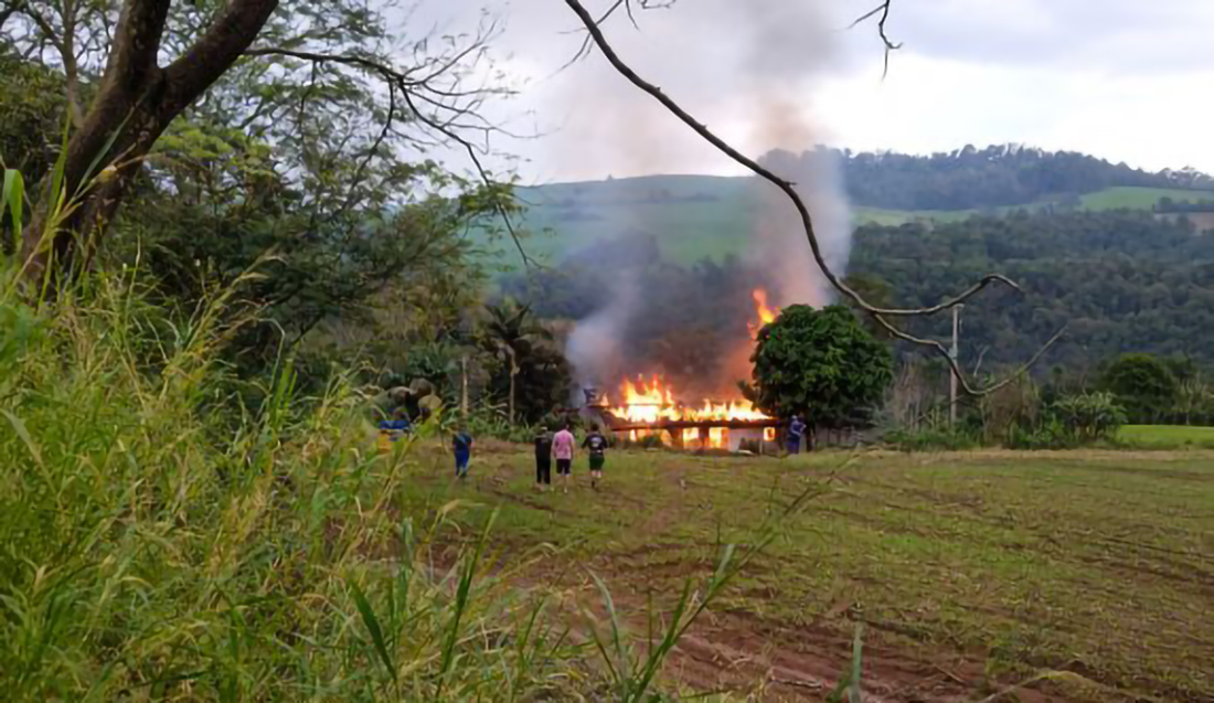 Capa Incêndio destrói residência no interior de Tiradentes do Sul