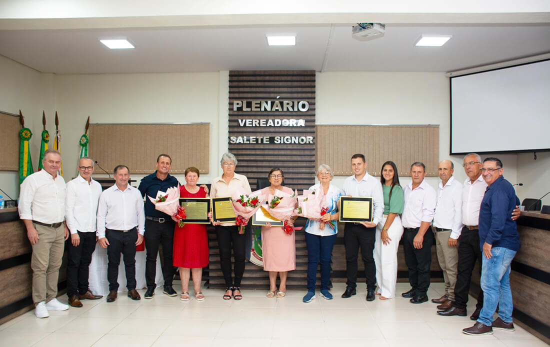 Capa Sessão solene homenageia mulheres em Pinhal