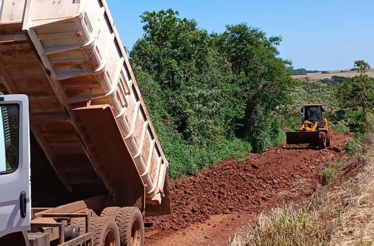 Capa Redentora: administração realiza serviços de emergência em Sítio Paiquerê