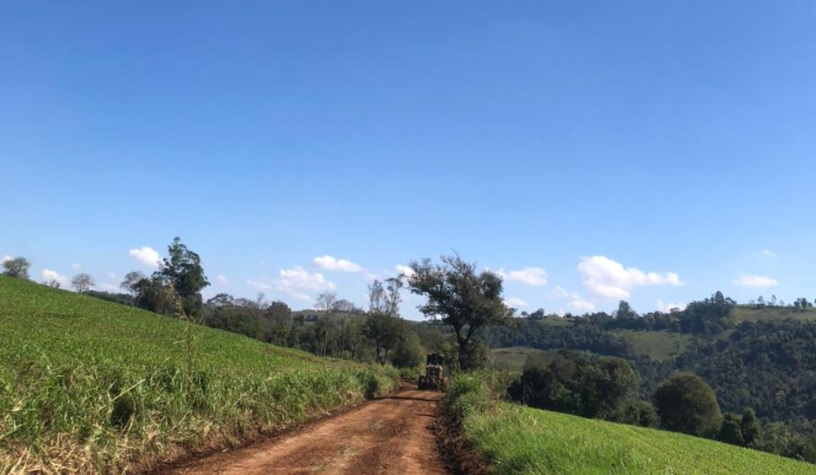 Capa Ametista do Sul: Obras realiza trabalhos em estrada da Linha Santa Catarina
