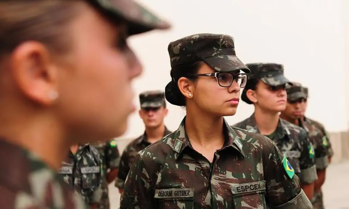 Capa Mulheres poderão se alistar no serviço militar a partir de 2025