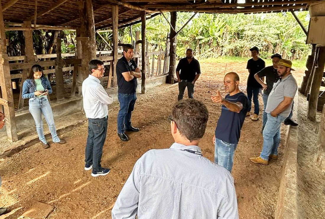 Capa Encontro discute melhorias para a cadeia leiteira com abordagem sistêmica