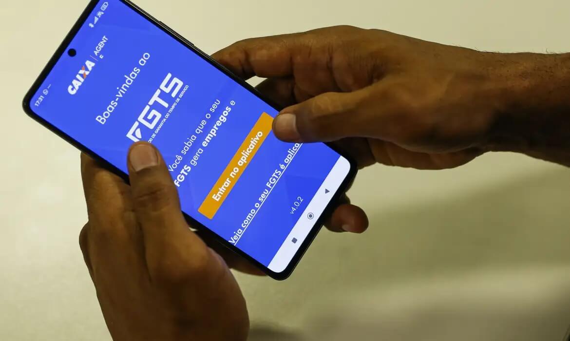 Capa Caixa começa a pagar saque-aniversário do FGTS para 14 mi de pessoas