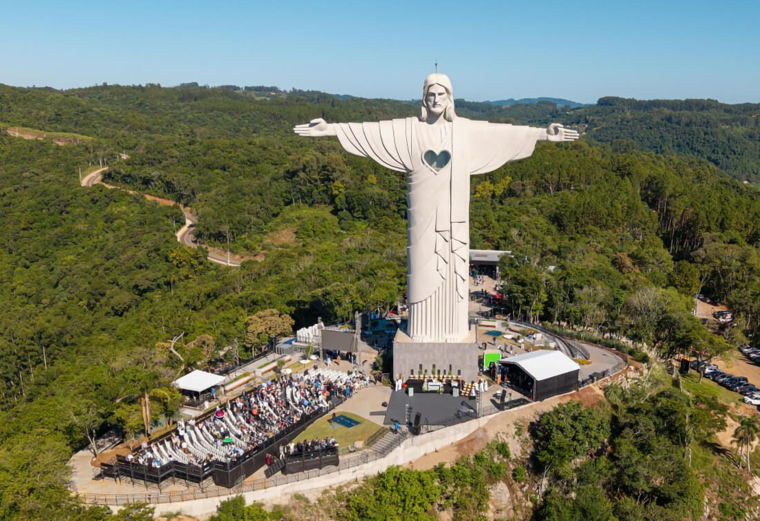 Capa Cristo Protetor de Encantado é inaugurado com bênçãos, homenagens e esperança de renascimento para o RS