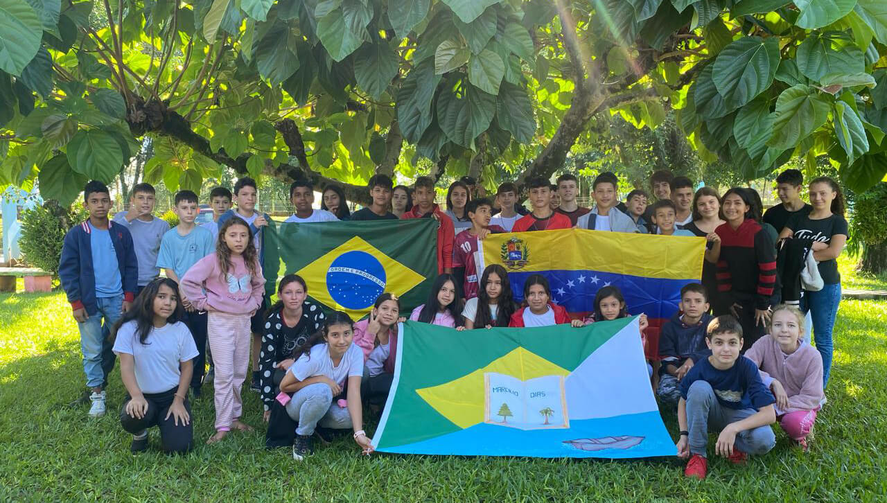 Capa Mais de 40 crianças e adolescentes venezuelanos frequentam escola da 20ª CRE