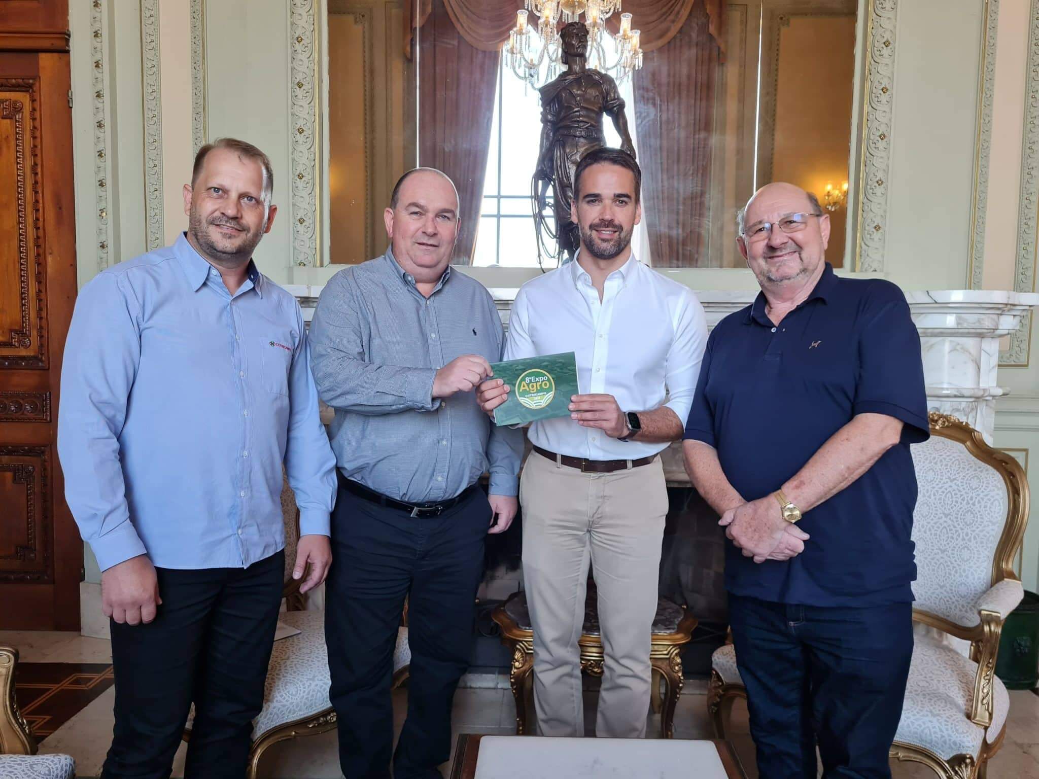 Capa Governador recebe convite para a ExpoAgro Cotricampo