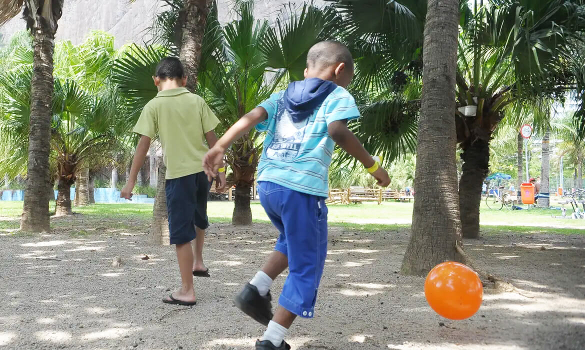 Capa 29% dos pais e responsáveis admitem usar castigos físicos com filhos
