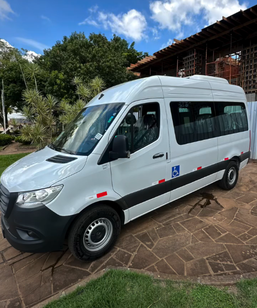 Capa Alpestre investe R$ 392 mil na compra de van para transporte de pacientes
