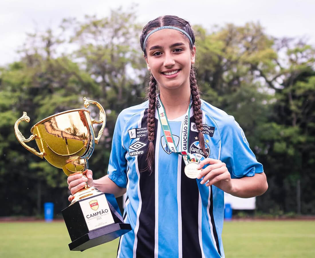 Capa Lara Mônica, de Pinhal (RS), conquista o Bicampeonato Gaúcho Feminino Sub-15 pelo Grêmio