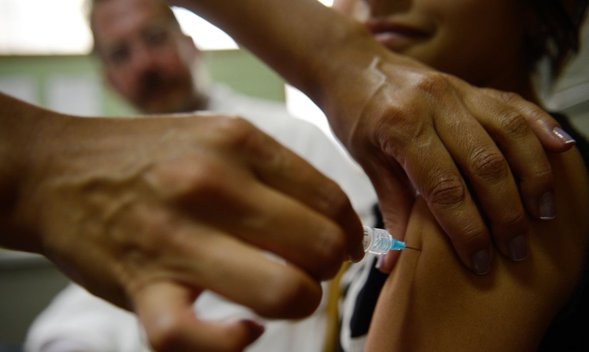 Capa Estudo mostra que Brasil está abaixo da meta de vacinação contra HPV