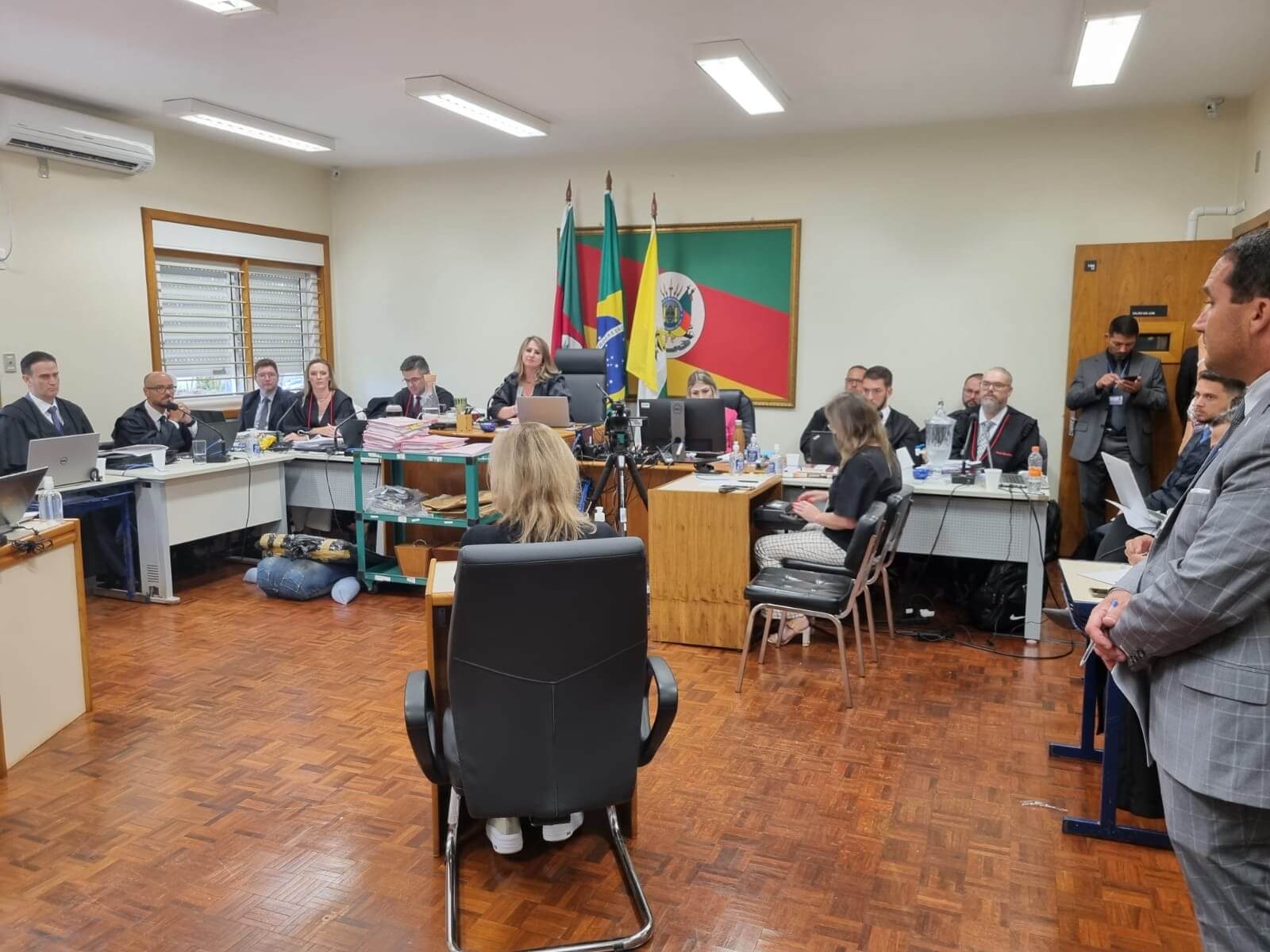 Capa Julgamento de Alexandra Dougokenski inicia com o primeiro turno nesta segunda-feira