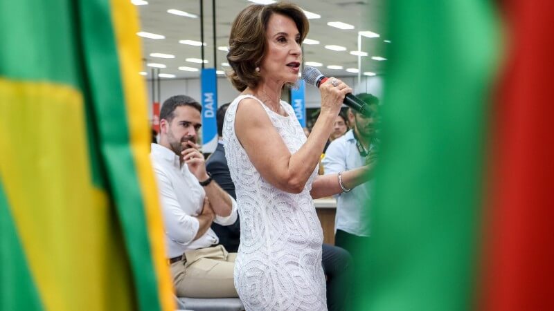 Capa Raquel Teixeira é reconduzida à Secretaria da Educação
