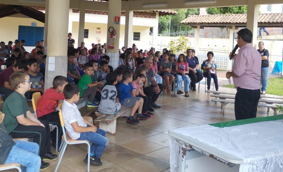 Capa Comunidade da Escola Municipal Assis Brasil, de Redentora, completa 64 anos