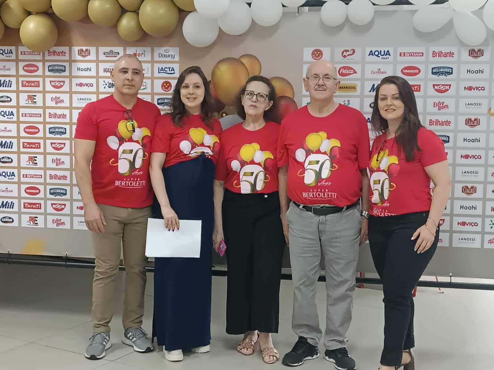 Capa Supermercado Bertoletti celebra seus 50 anos com a Campanha Parceria Premiada