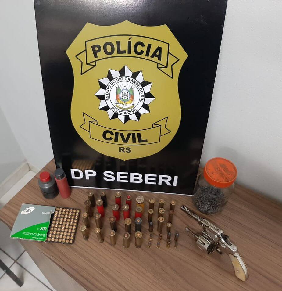 Capa Polícia prende homem por porte ilegal de arma de fogo em Seberi