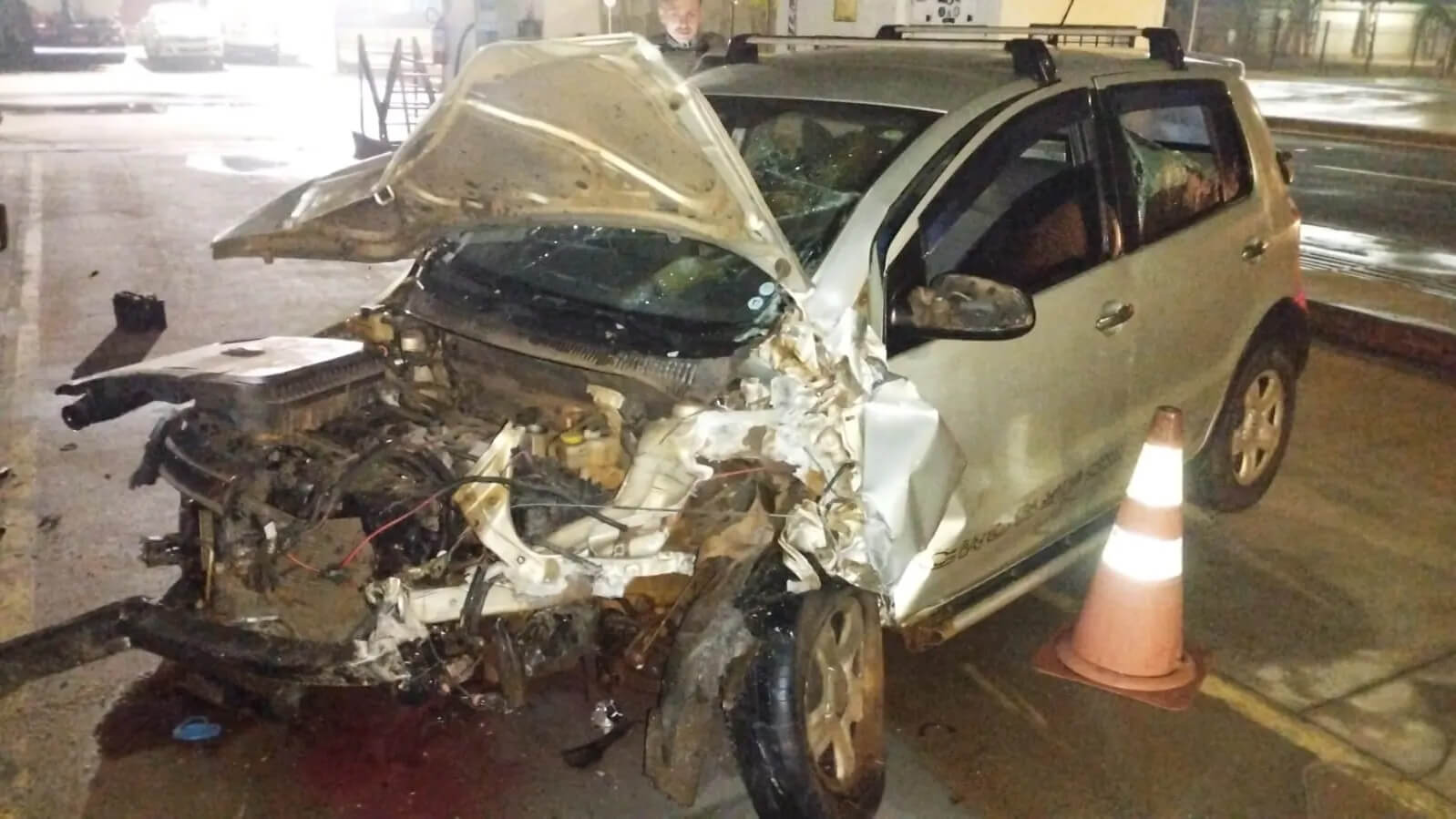 Capa Colisão entre dois veículos deixa uma mulher morta e quatro feridos no Centro de Santa Rosa