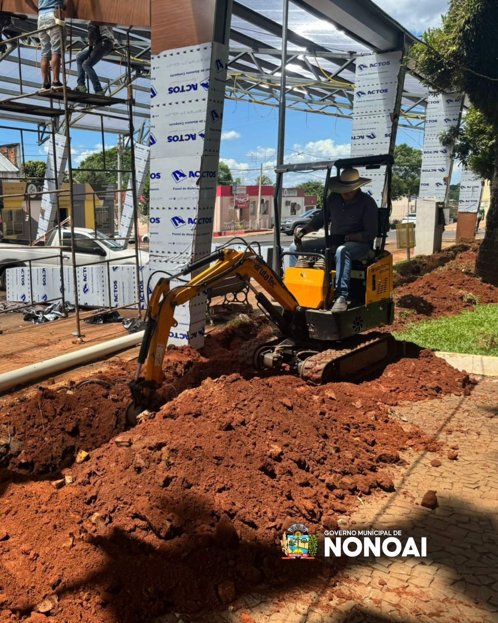 Capa Obras seguem em andamento na Rua Coberta em Nonoai