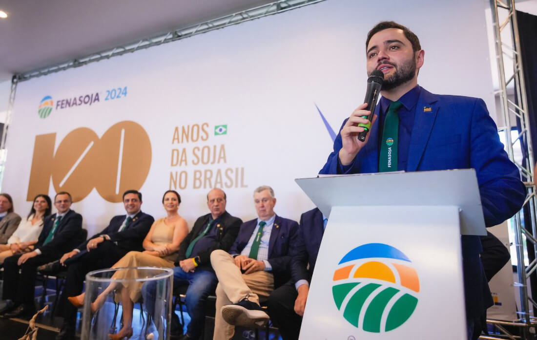 Capa Abertura da Fenasoja marca os 100 anos do plantio do grão no Brasil