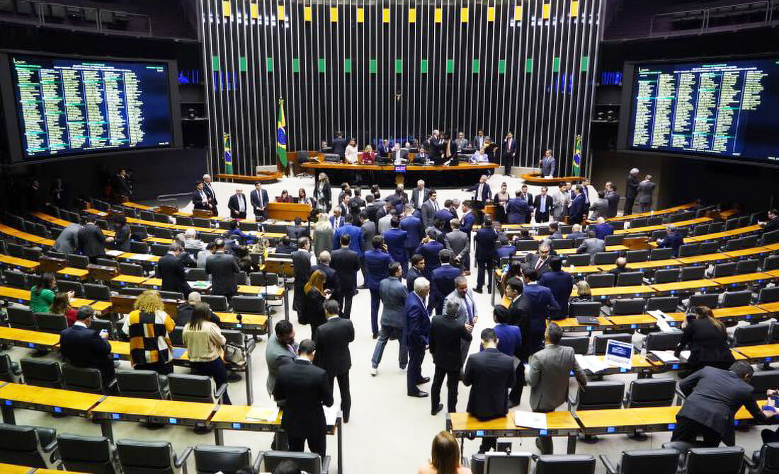 Capa Câmara começa a discutir reforma tributária em plenário