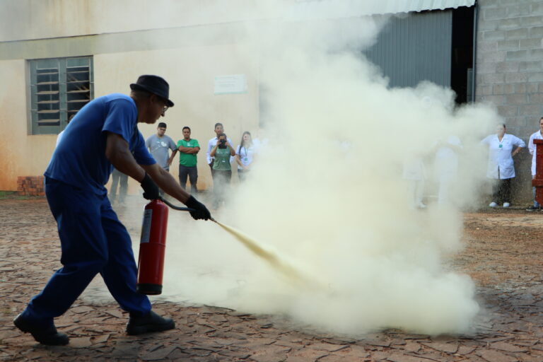 Capa Colaboradores do Hospital Unimed recebem treinamento para o combate a incêndios