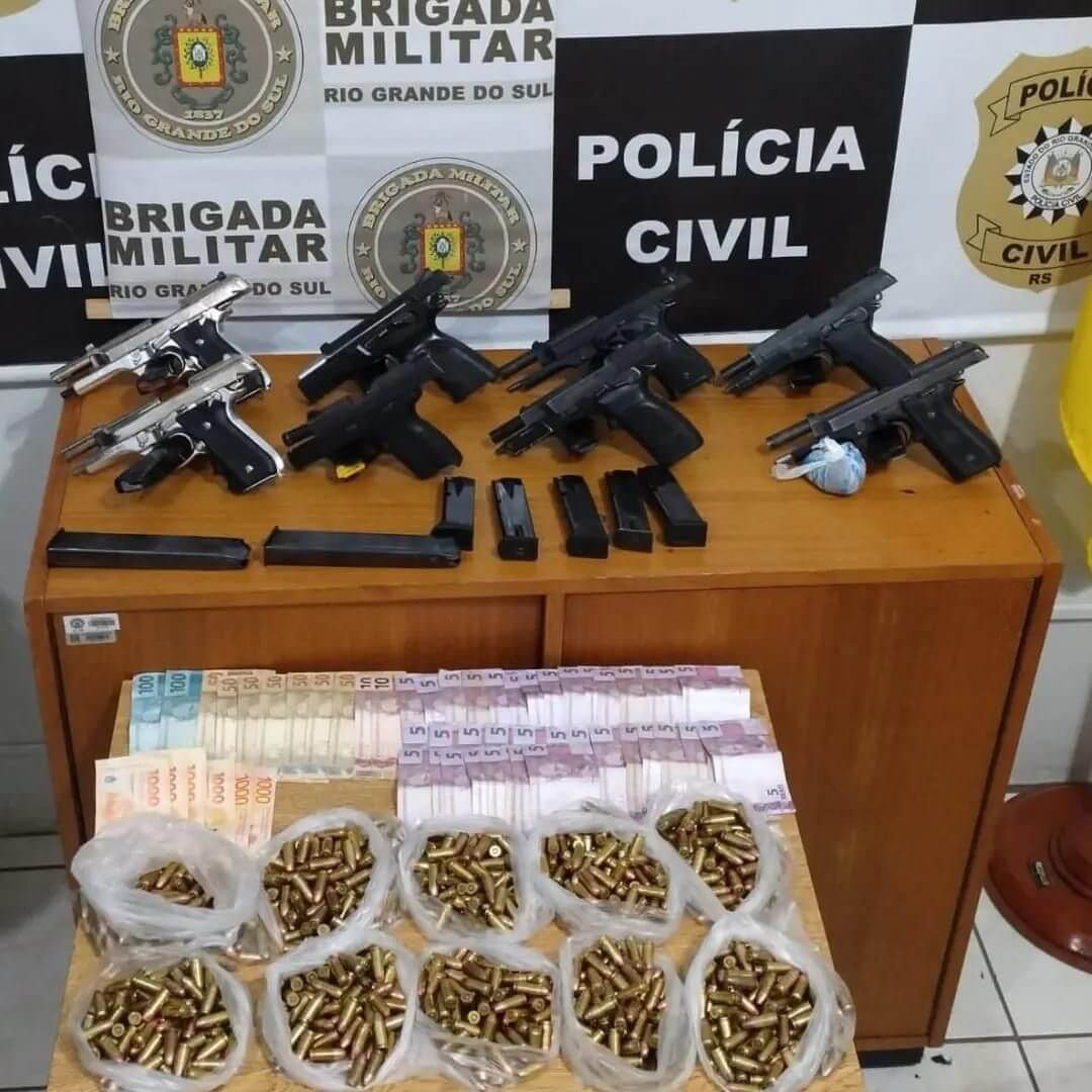 Capa Brigada Militar e Polícia Civil prendem mulher, apreendem armas de fogo e grande quantidade de munições em Três Passos