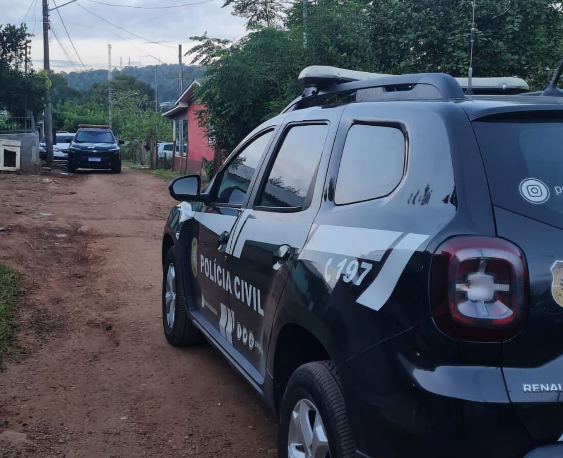 Capa Polícia Civil prende investigado por homicídio qualificado e cumpre mandados de busca em Iraí