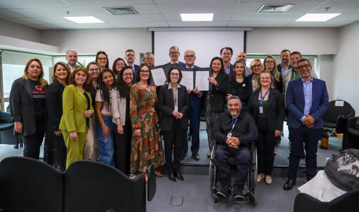 Capa MPRS firma acordo que cria comitê para proteção de crianças e adolescentes em situação de orfandade