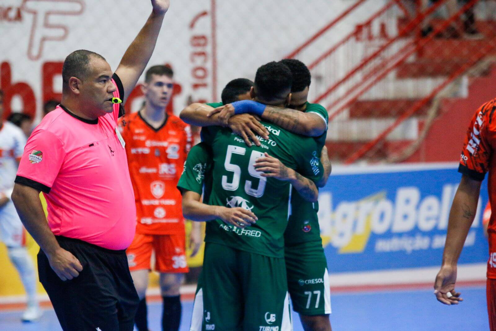 Capa Jogos de sábado devem definir os finalistas da Taça Farroupilha