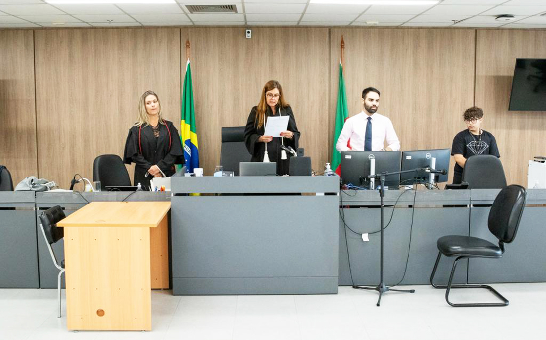 Capa Primeiro denunciado por feminicídio pela nova lei a ir a júri em Porto Alegre é condenado a 24 anos de prisão