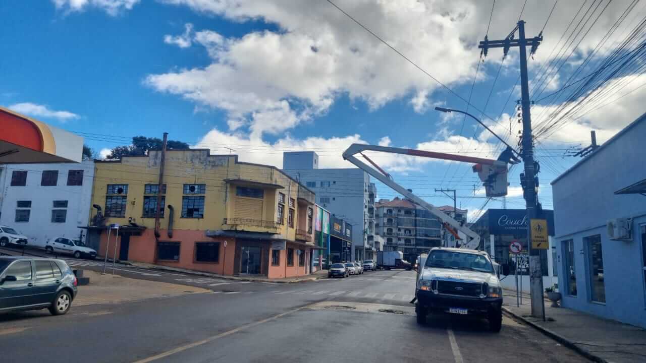 Capa Prefeitura de Frederico Westphalen realiza limpeza de ruas e troca de lâmpadas em vários bairros