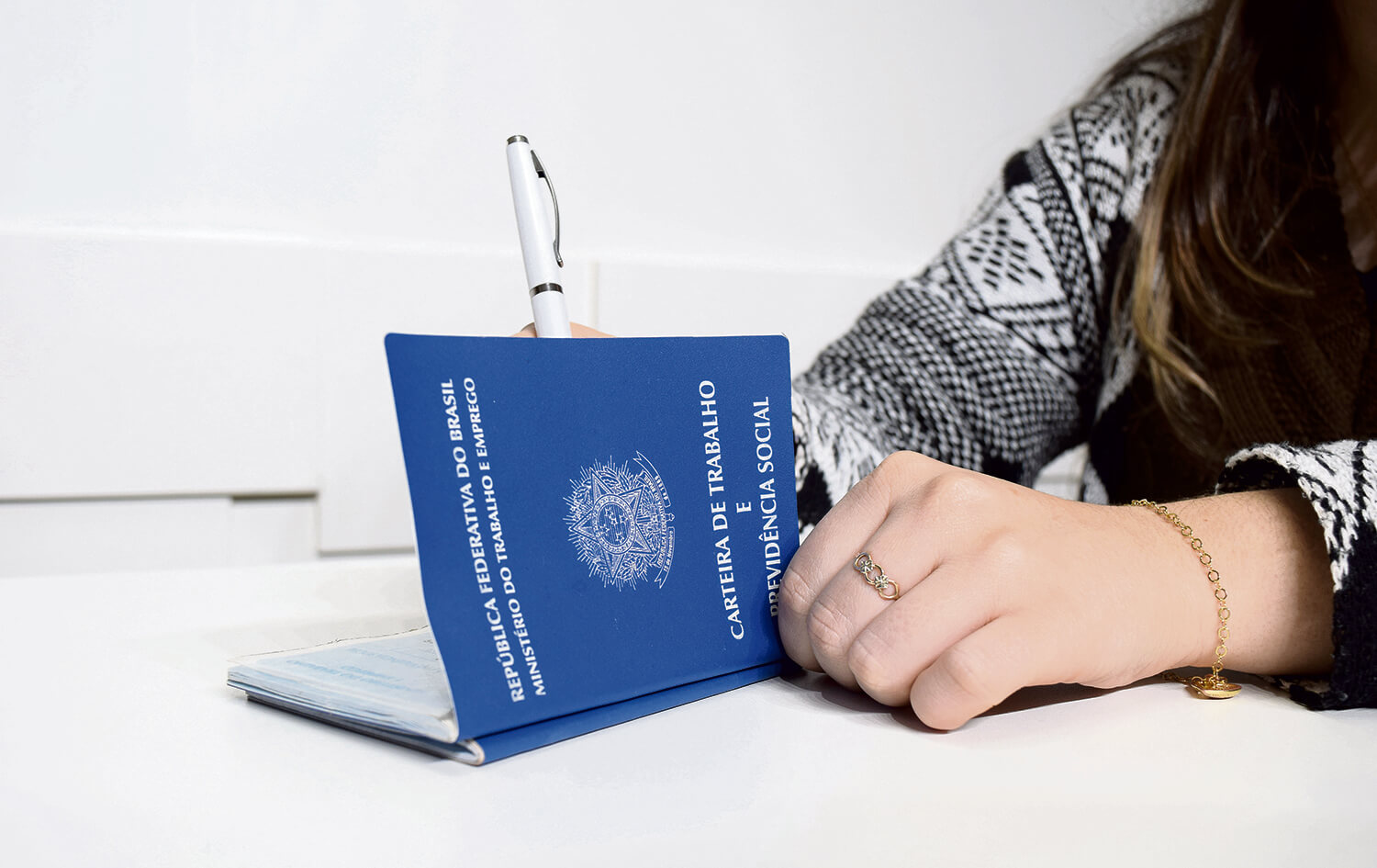 Capa FGTAS/SINE de FW abre diversas oportunidades de emprego com preenchimento imediato