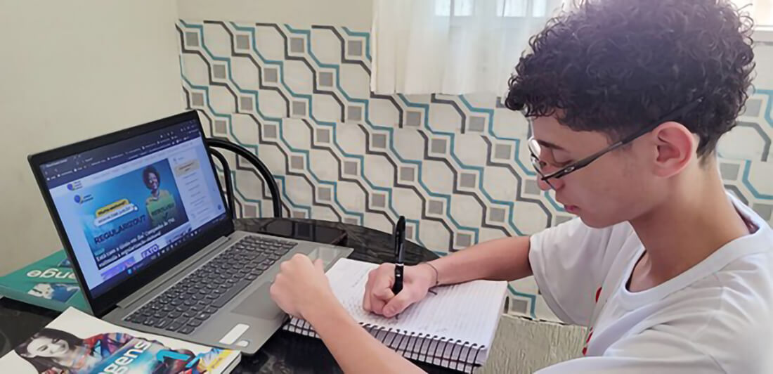Capa Adolescentes de 15 anos podem tirar título para eleições 2026