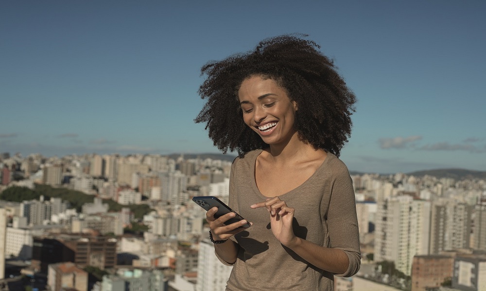 Capa Sicredi disponibiliza pagamento para pequenas empresas com cartão via WhatsApp