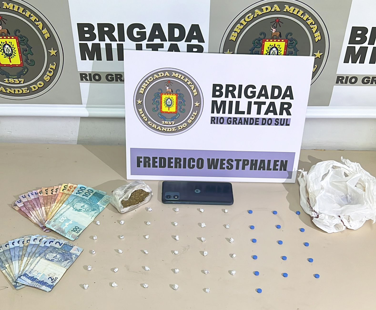 Capa Brigada Militar prende mulher por tráfico de drogas em Frederico Westphalen