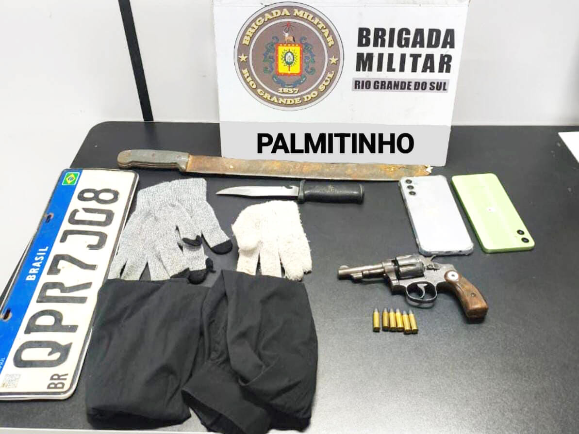 Capa Brigada Militar prende trio com armas e objetos para roubo em Palmitinho
