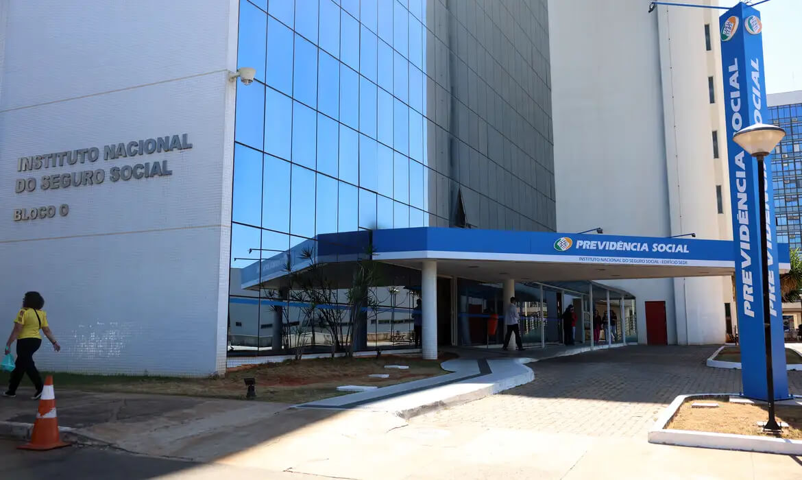 Capa INSS vai devolver descontos indevidos de abril para aposentados