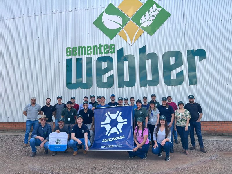 Capa Agronomia realiza visita técnica no campo experimental da Corteva e da Weber