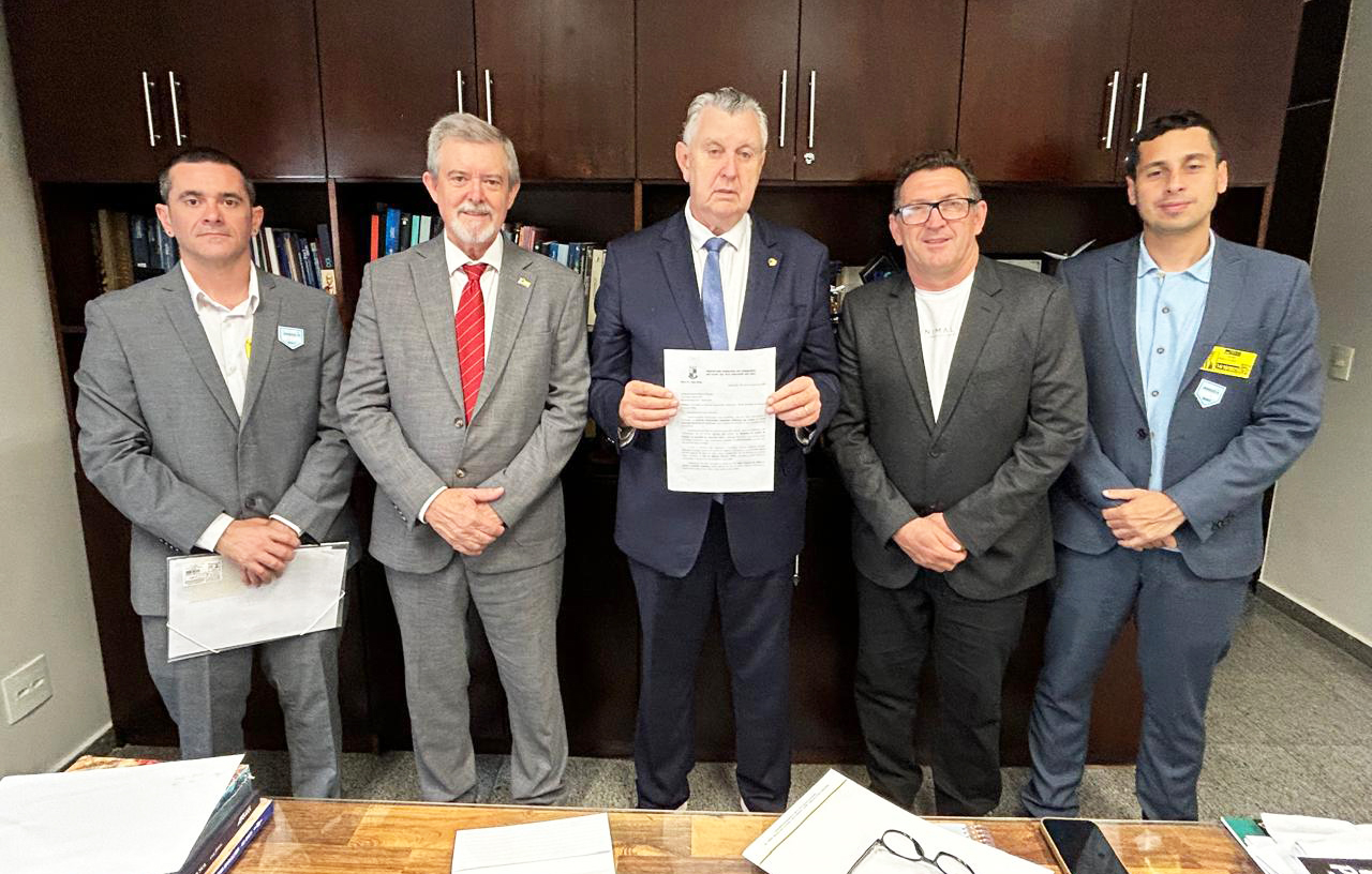 Capa Comitiva de Crissiumal busca recursos em Brasília para o Hospital de Caridade
