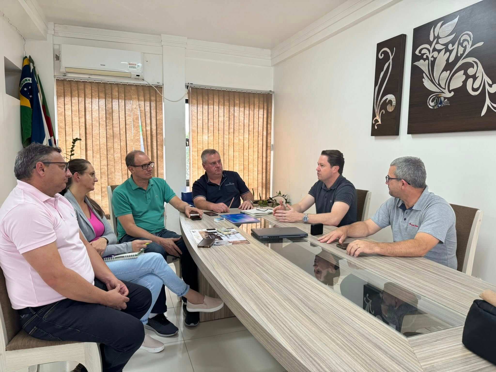 Capa Reunião discute Plano Municipal de Saneamento Básico de Palmitinho