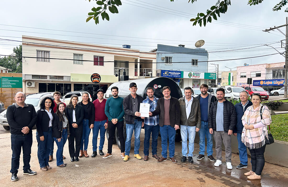 Capa Prefeitura de Seberi destina novo distribuidor de adubos orgânicos para a APROLEITE