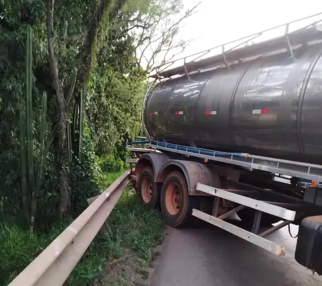 Capa Caminhoneiro fica gravemente ferido após ser atingido pelo próprio caminhão em Iraceminha