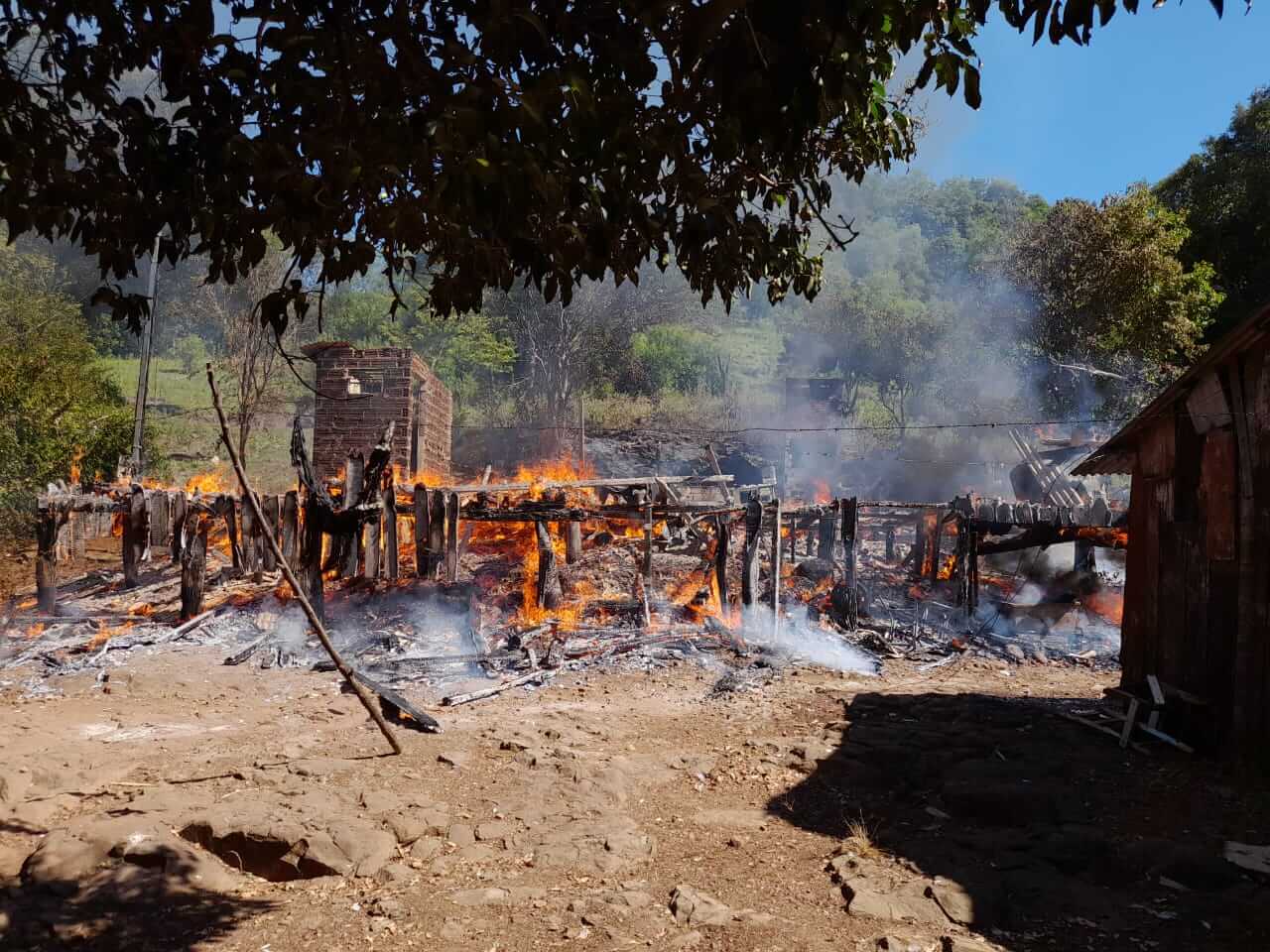 Capa Incêndio destrói residência na zona rural de Erval Seco e deixa idosa ferida