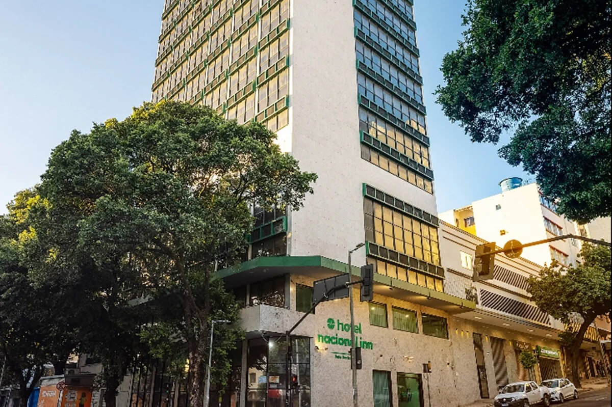 Capa Mãe e filha de 6 anos morrem após queda do 10º andar de hotel
