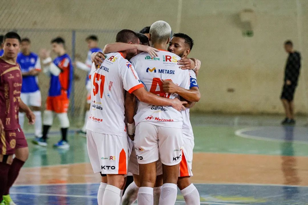 Capa Jogo de oito gols em Palmeira das Missões fica no empate entre AFUCS e Lokomotiv