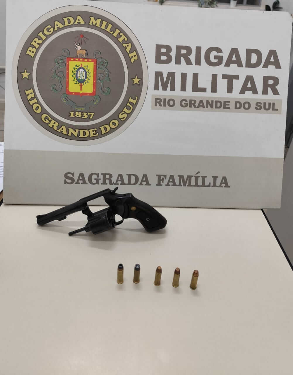 Capa Homem é preso por porte ilegal de arma de fogo em Sagrada Família