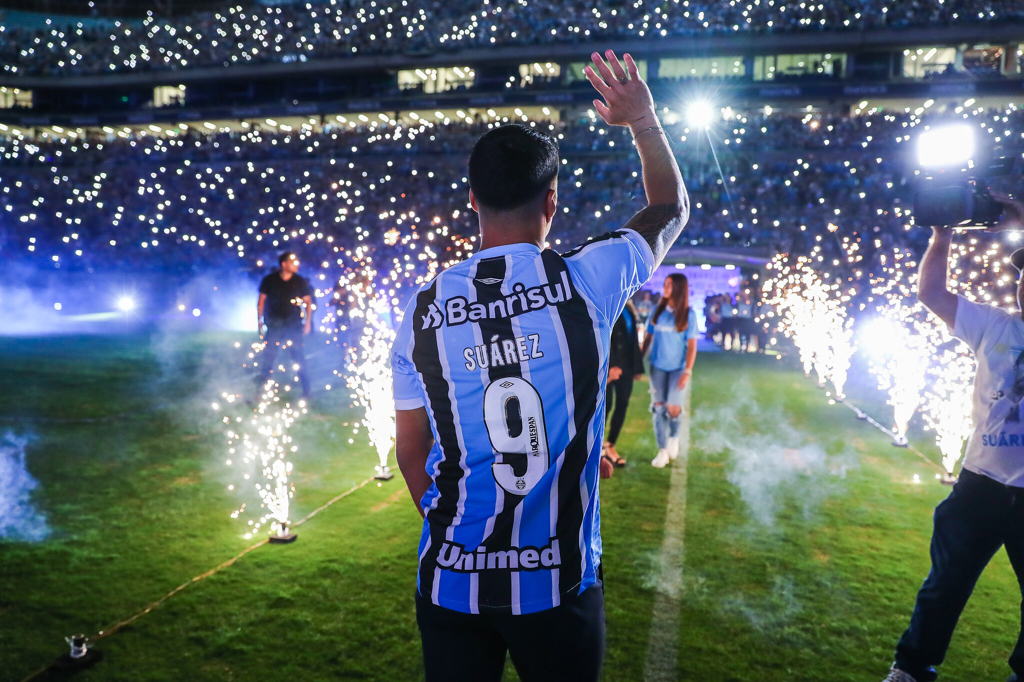 Capa Luis Suárez aparece no BID e está relacionado para final da Recopa Gaúcha pelo Grêmio
