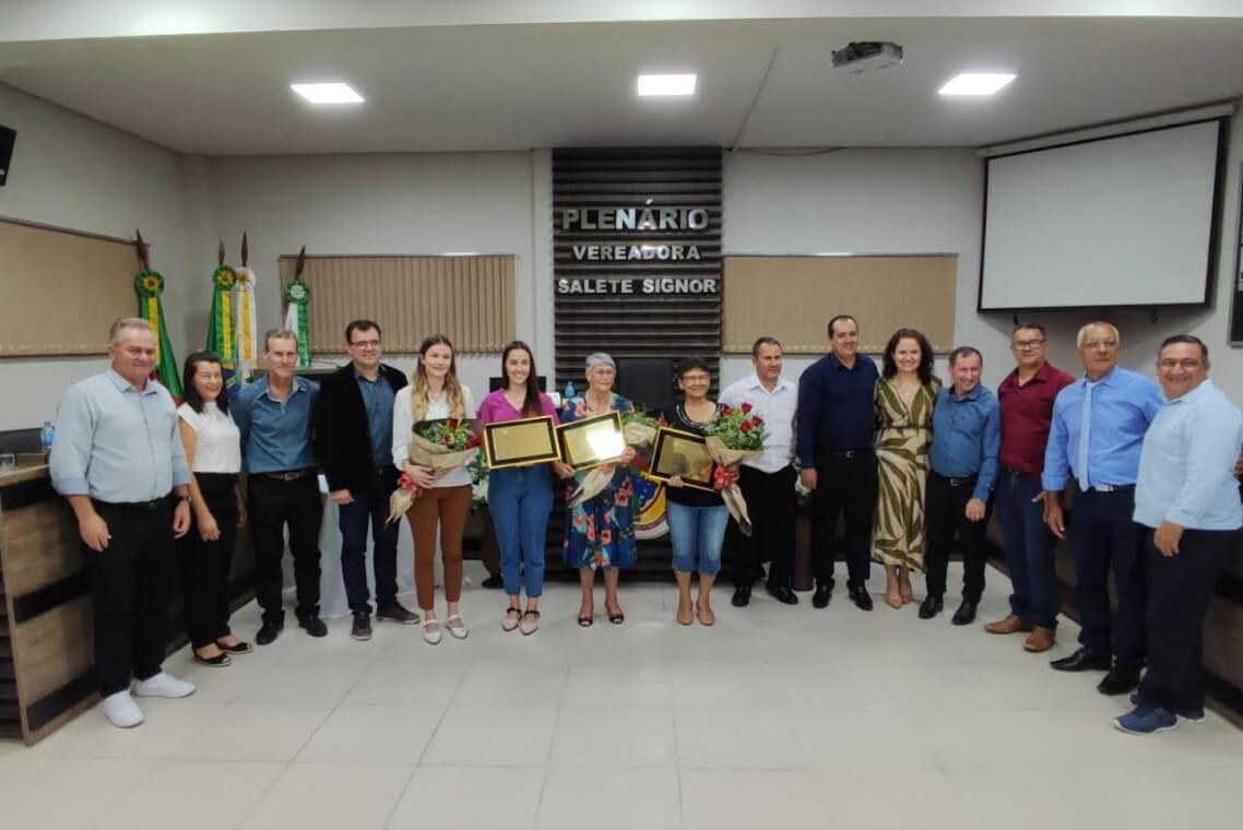 Capa Pinhal: Legislativo realiza sessão solene em homenagem às mulheres