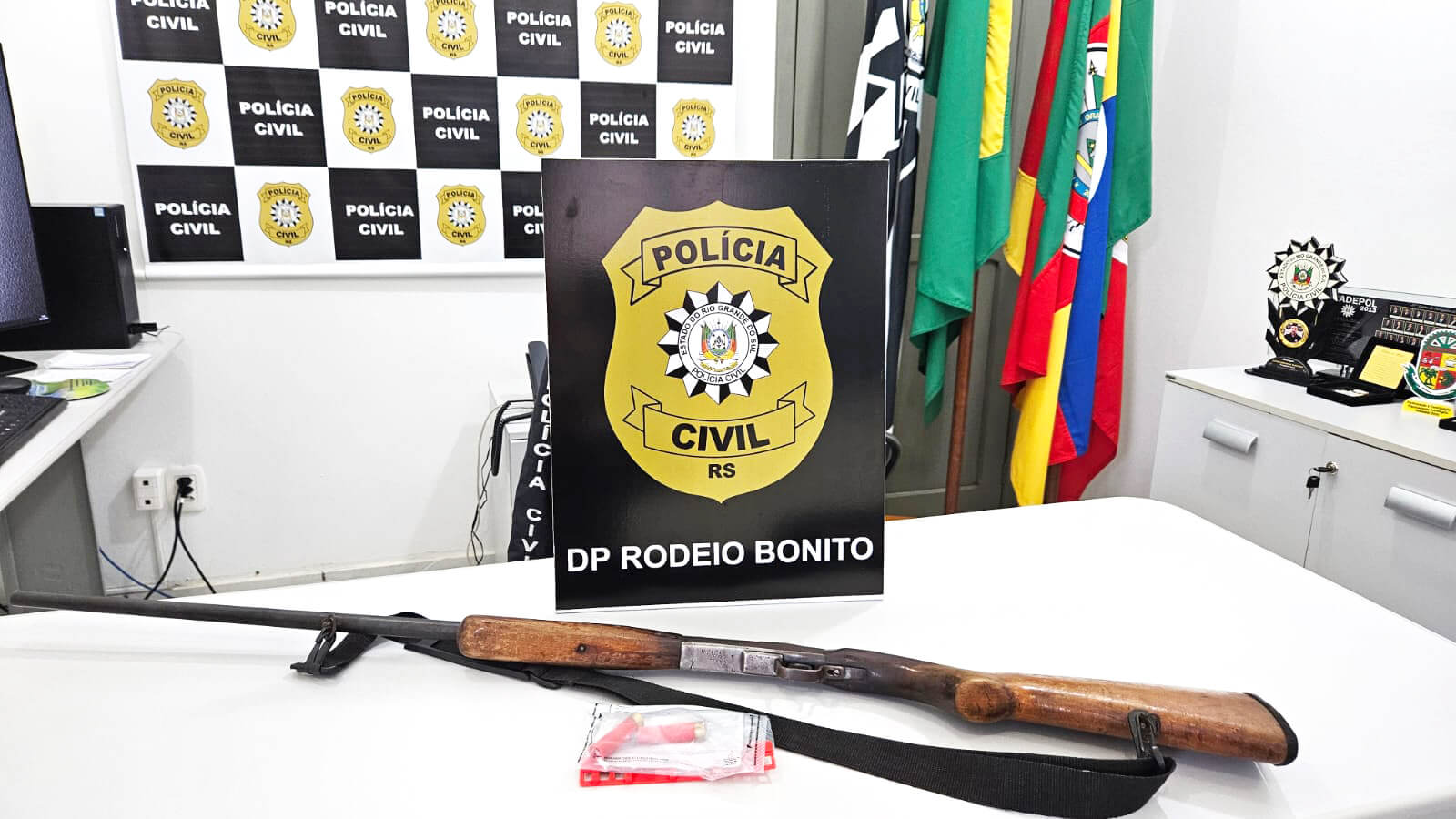 Capa Homem é preso em Rodeio Bonito por descumprir medidas protetivas e posse de arma de fogo