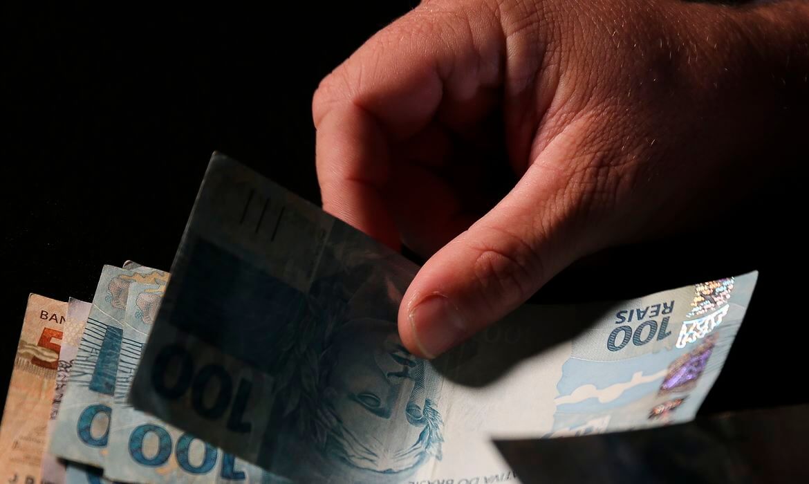 Capa Governo antecipa o pagamento do 13º de beneficiários do INSS